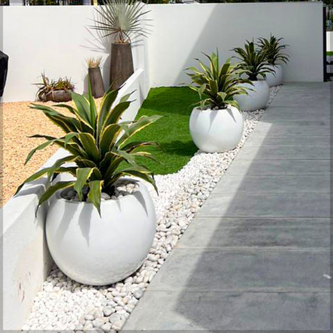 Decorative shiny round planter for UAE