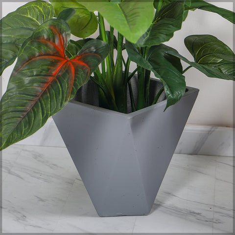 Decorative diamond concrete planter