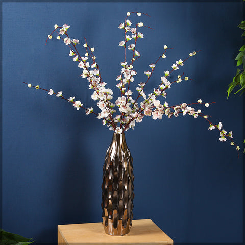 Unique optic bud vase for flowers and décor