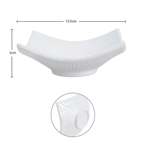 Decorative plate-shaped plastic plant pot