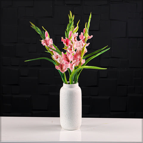 Decorative cylindrical flower vase in white ceramic for minimalistic styling