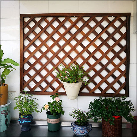 Outdoor wooden screen for patio décor